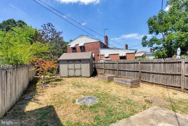 Building Photo - 2446 S Nelson St