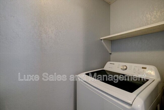 Building Photo - 8506 S Drexel Pl