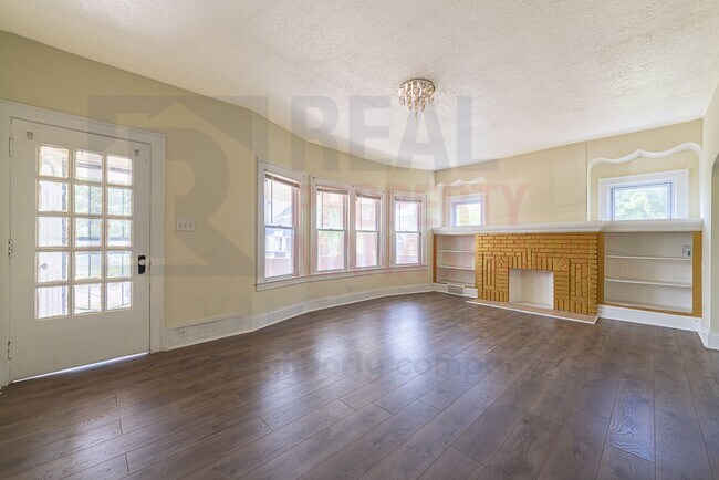 Building Photo - 3633 E 153rd St
