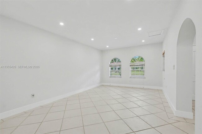 Building Photo - 5936 SW 29th St