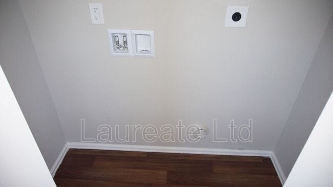 Building Photo - 2995 W Yale Ave