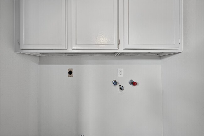 Building Photo - 3906 Glen Cove Cir