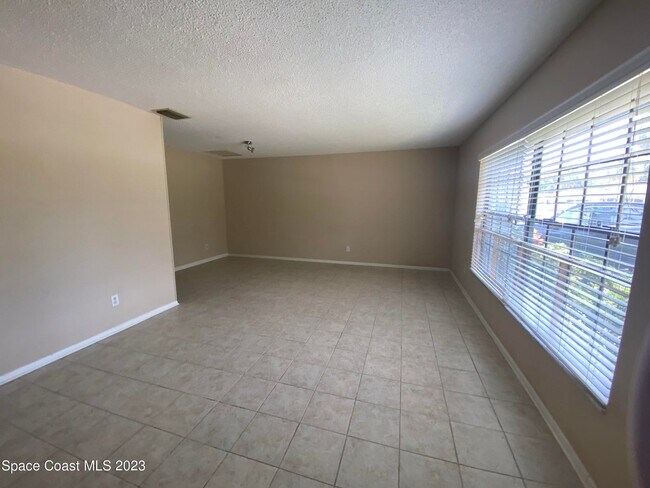 Building Photo - 1146 Indian River Ave