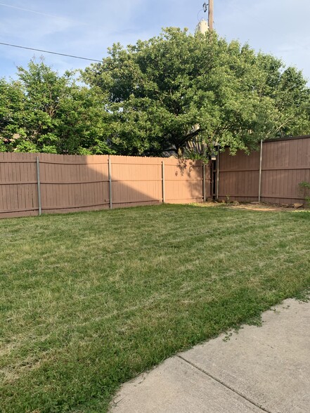 Building Photo - 502 Spring Dr