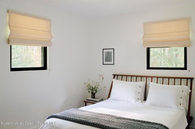 Building Photo - 35 Race Track Rd