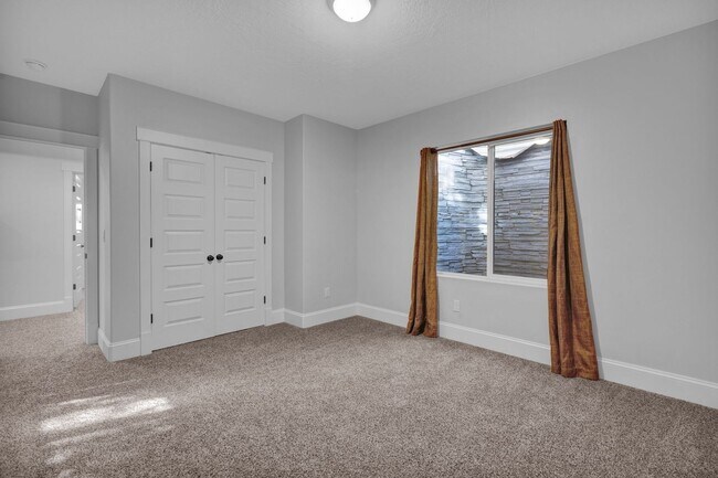 Building Photo - Luxury North Salt Lake Home with Mountain Views, Office & Fully Fenced Yard