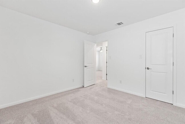 Building Photo - 204 Flowers Ave