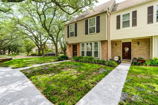 Building Photo - 13050 Trail Hollow Dr