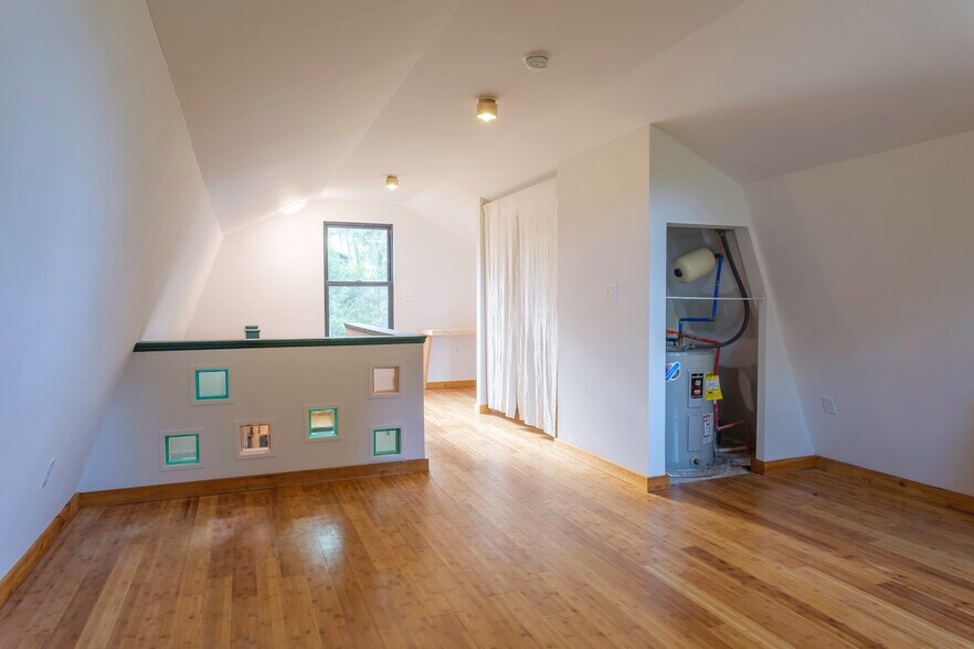 2nd floor - 10 Linden Dr