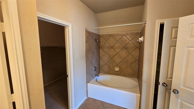 Building Photo - 2918 Hebert Trail Dr