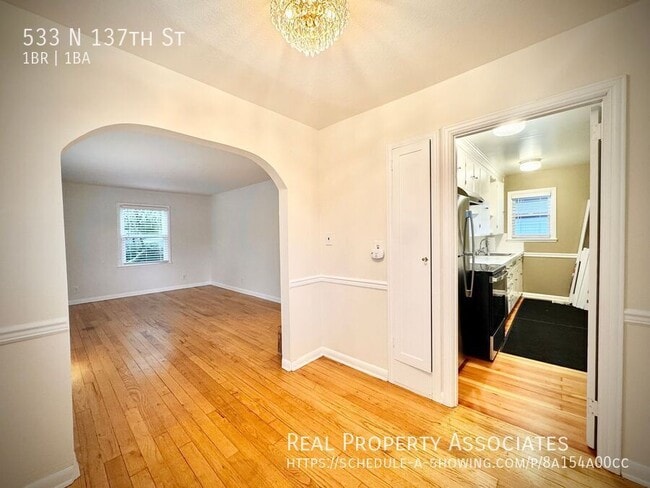 Building Photo - 533 N 137th St