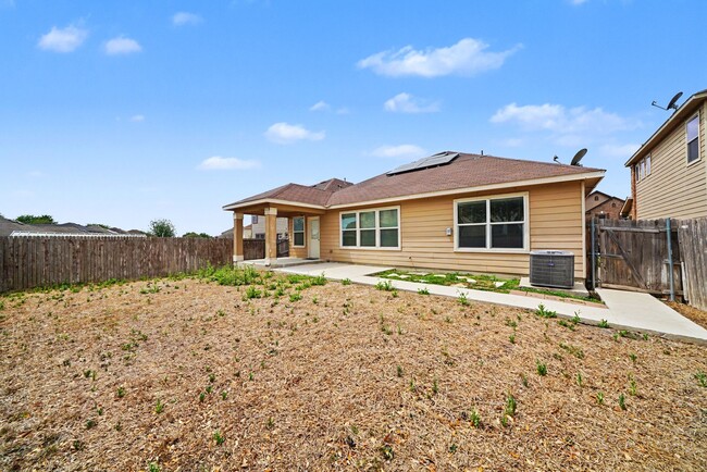 Building Photo - Stylish 3BR + Flex Home with Solar Near Randolph AFB - Realtor Commission: $500