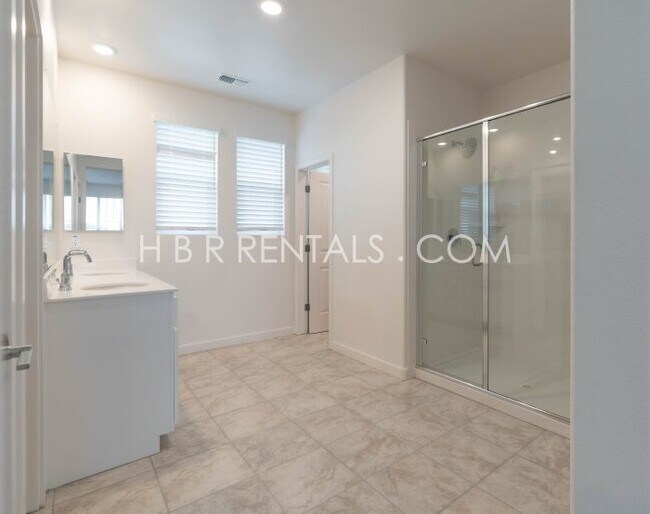 Building Photo - Charming 4-Bed, 3-Bath Home in Lathrop’s T...