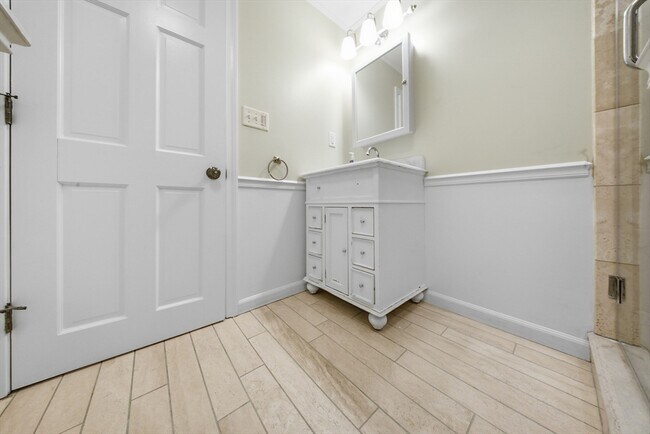 Building Photo - 7 Sherborne Cir