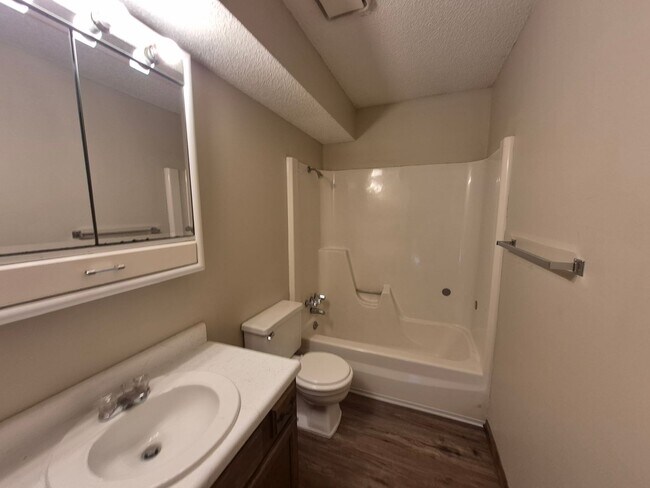 Building Photo - 1761-1763 E Lacona Avenue