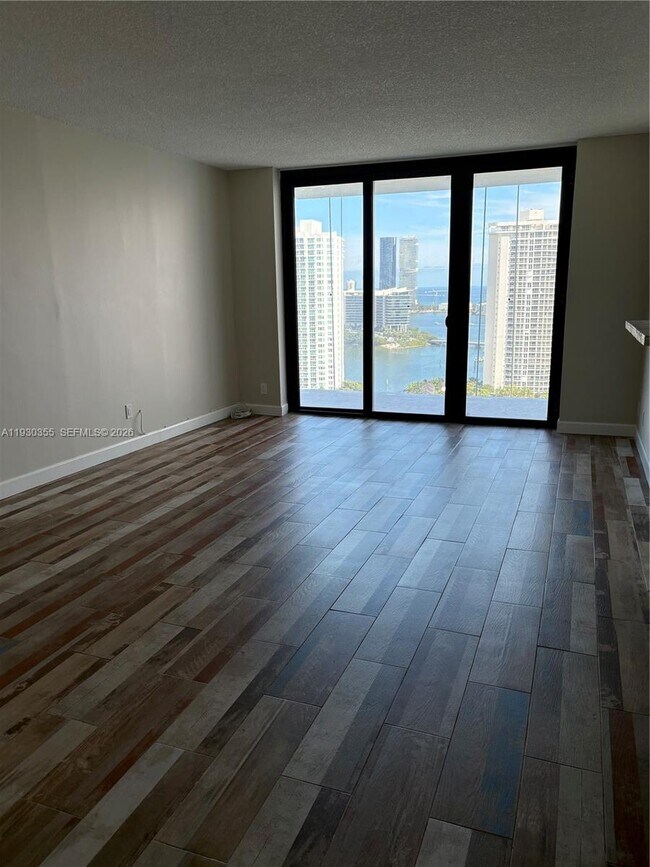 Building Photo - 18181 NE 31st Ct