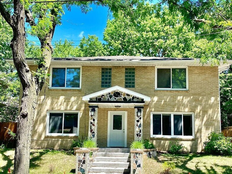 Primary Photo - 349 15th Ave NE