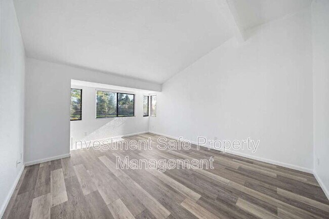 Building Photo - 5715 Baltimore Dr