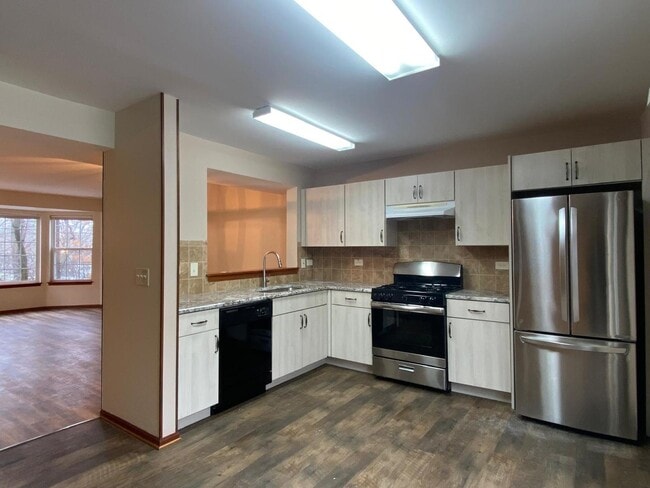 Building Photo - 34 S Macgillis Dr