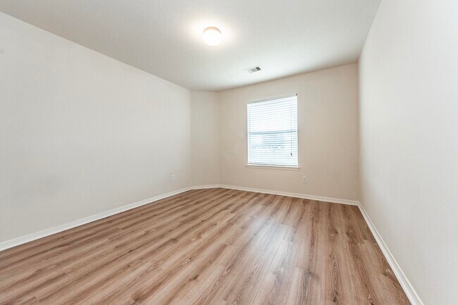 Building Photo - 913 Boxelder Pointe