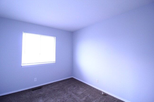 Building Photo - January FREE On This 2 Bedroom 1 Bath Duplex In Overland Park
