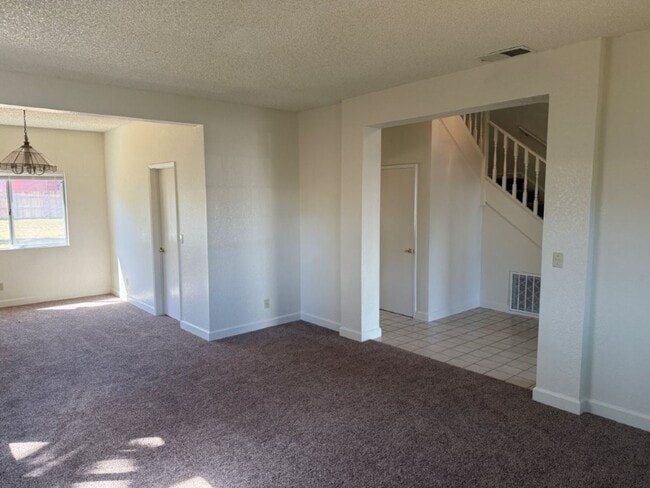 Building Photo - Browns Valley 3 Bedroom 2.5 Bath 2 Story w...