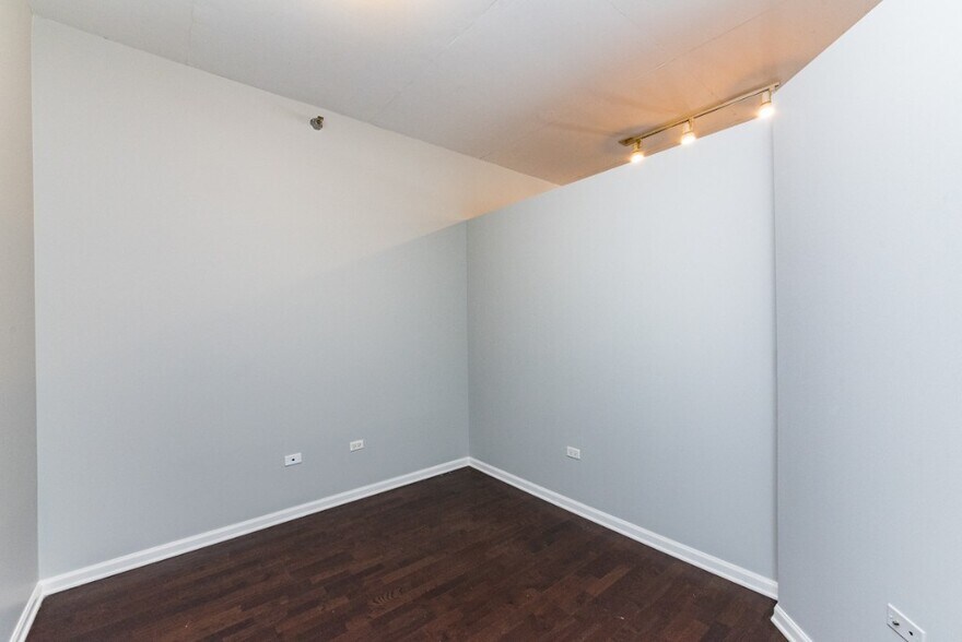 Building Photo - 1464 S MICHIGAN Ave