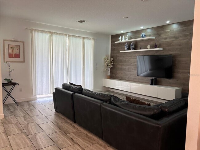 Building Photo - 4715 Sleepy Hollow Dr