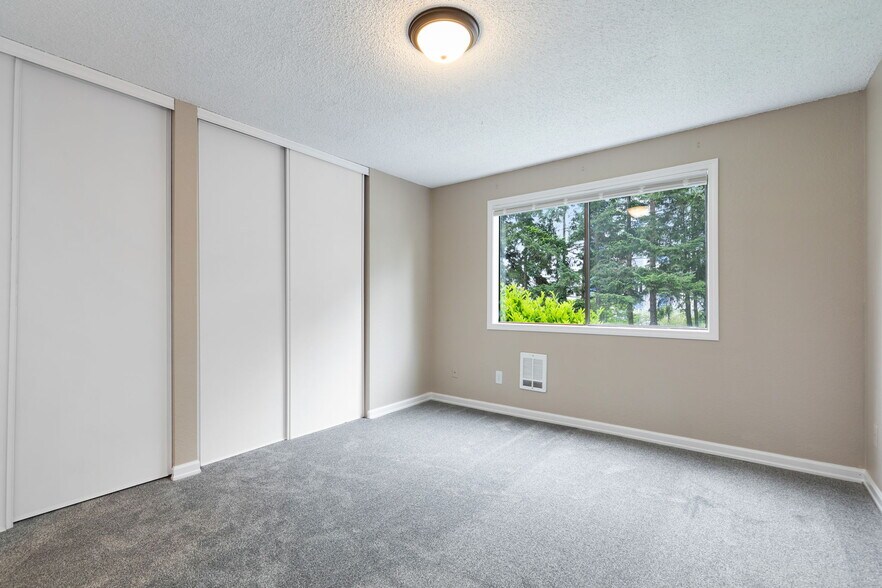Building Photo - 750 N 143rd St