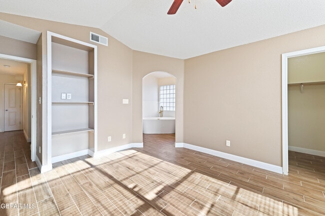 Building Photo - 11236 Northview Dr