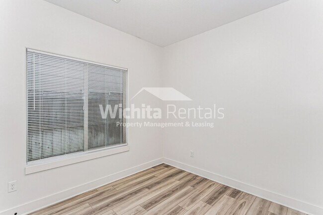 Building Photo - 920-922 Onewood Place