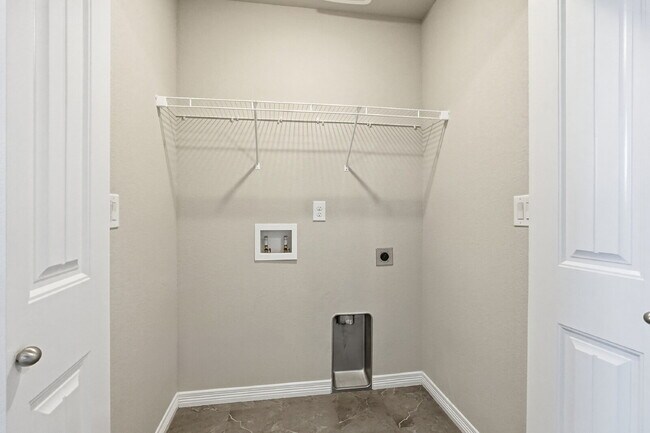 Building Photo - $2,240.95, 3 bed, 2.5 bath located in Colorado Springs with a large backyard.