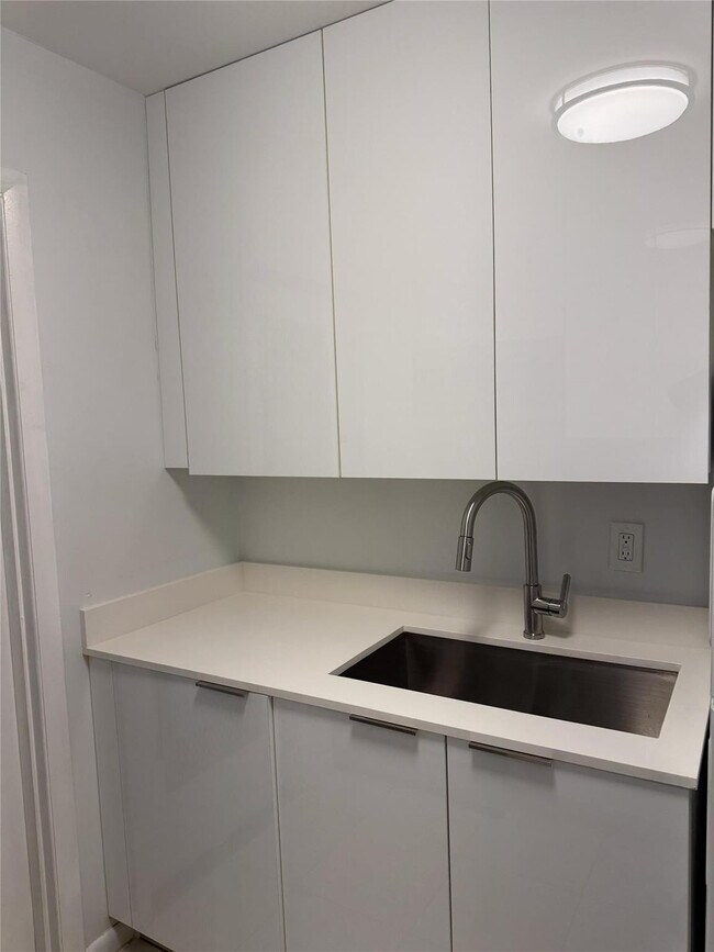 Building Photo - 348 S Federal Hwy