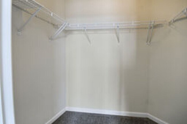 Building Photo - Spacious and Modern 2BR/2BA Condo in Norbe...