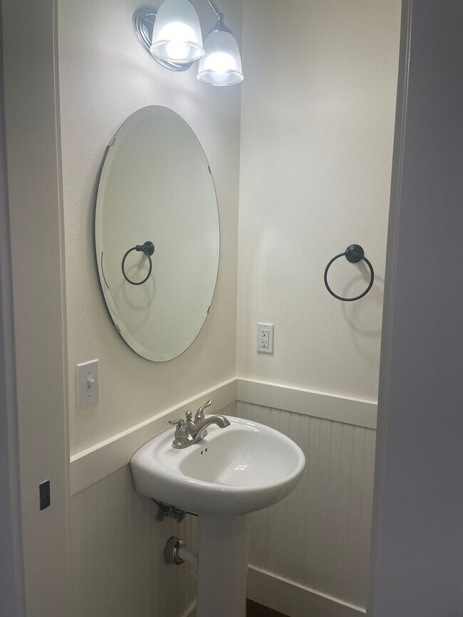 Building Photo - Desirable Langley Home Minutes From Downtowm!