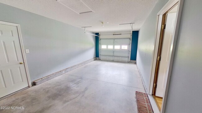 Building Photo - 1043 Shirley Dr