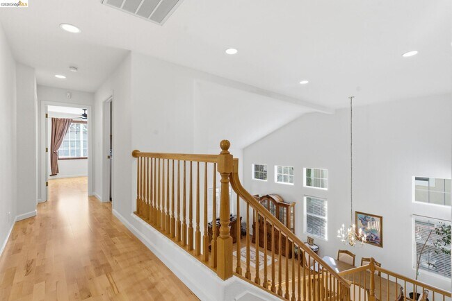 Building Photo - 257 Golf Links St