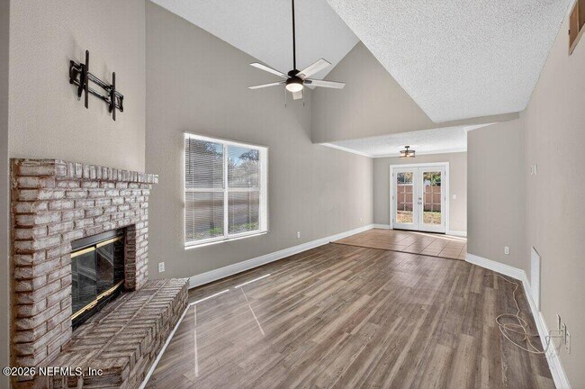 Building Photo - 518 Tuxedo Ct