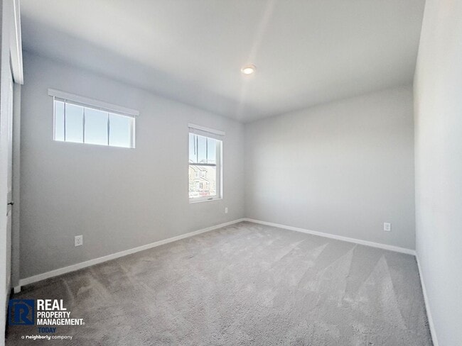 Building Photo - Stunning 4-Bedroom Home with Mount Rainier Views in Rainier Ridge!