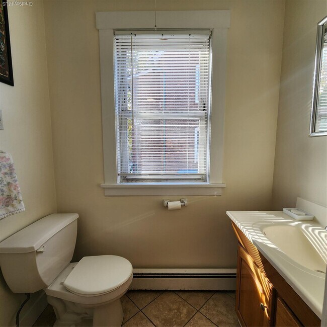 Building Photo - 24 Prairie Ave