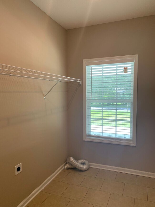 Building Photo - Modern comfort and privacy in the heart of...