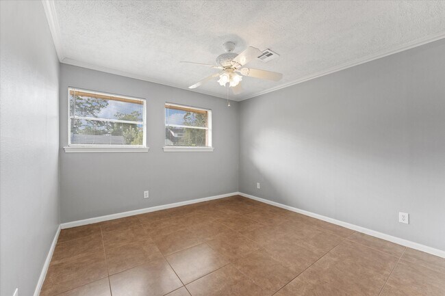 Building Photo - 954 Chamboard Ln