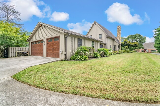 Building Photo - 2016 Rivergate Dr