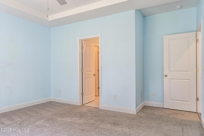 Building Photo - 170 Lakeview Dr