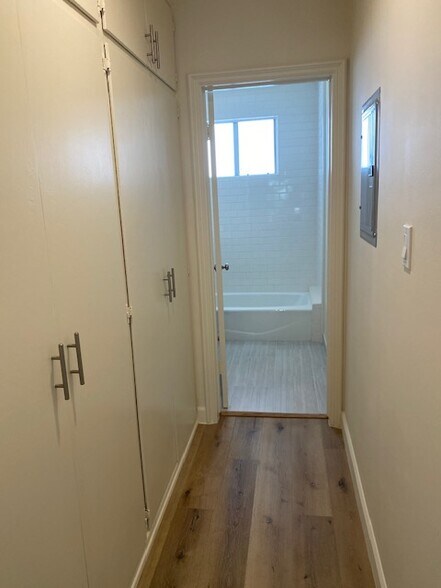 Building Photo - 1320 N Martel Ave