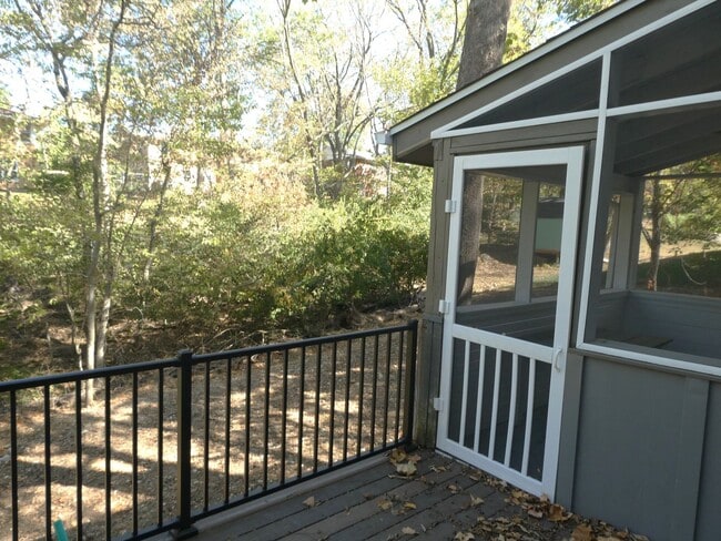 Building Photo - 3 Bedroom 2 Bath Home- Old South West