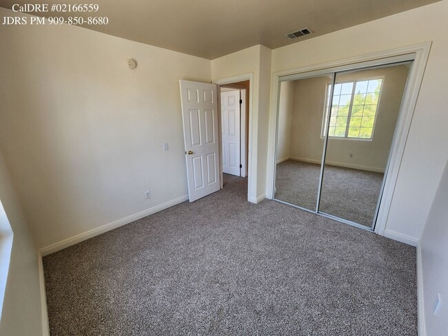 Building Photo - Price Lowered! Fontana 3 Bedroom Home