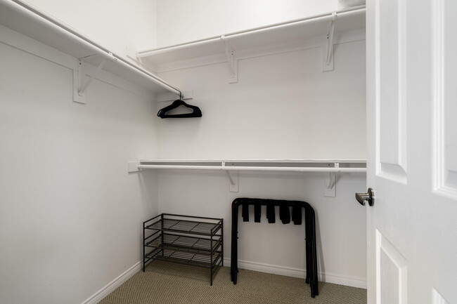 Building Photo - 53845 Avenida Alvarado