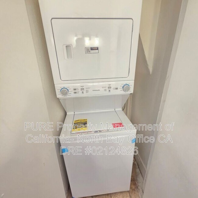 Building Photo - 311 8th St