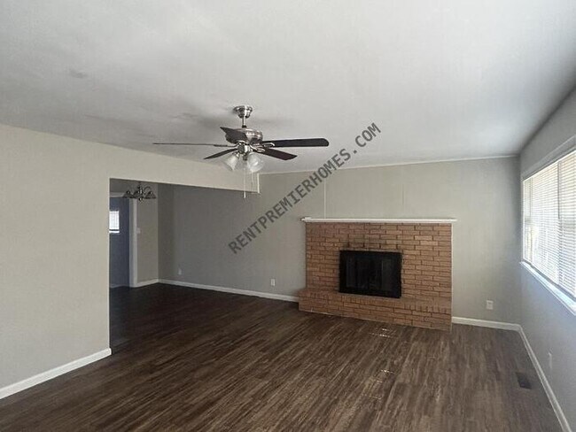 Building Photo - 101 W 31st St